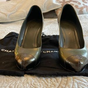 Chanel pumps. Size 39 1/2. Patten grey.